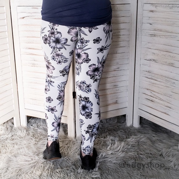 Hibiscus Ribbed Mesh Moto Legging - Picture 5 of 8